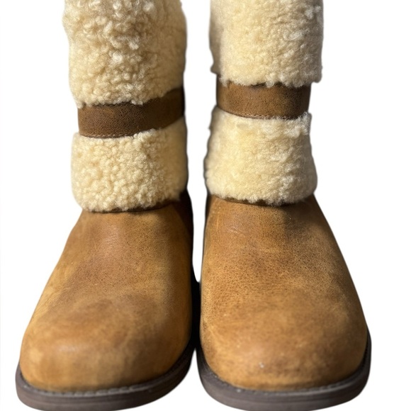 UGG Blayre II leather all weather zip on boots. - Picture 6 of 17